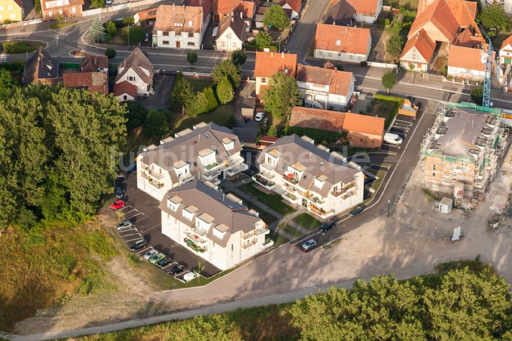 Luftaufnahme Oberhoffen-sur-Moder - Wohngebiet der Mehrfamilienhaussiedlung impasse des Mirabelles in Oberhoffen-sur-Moder in Grand Est, Frankreich