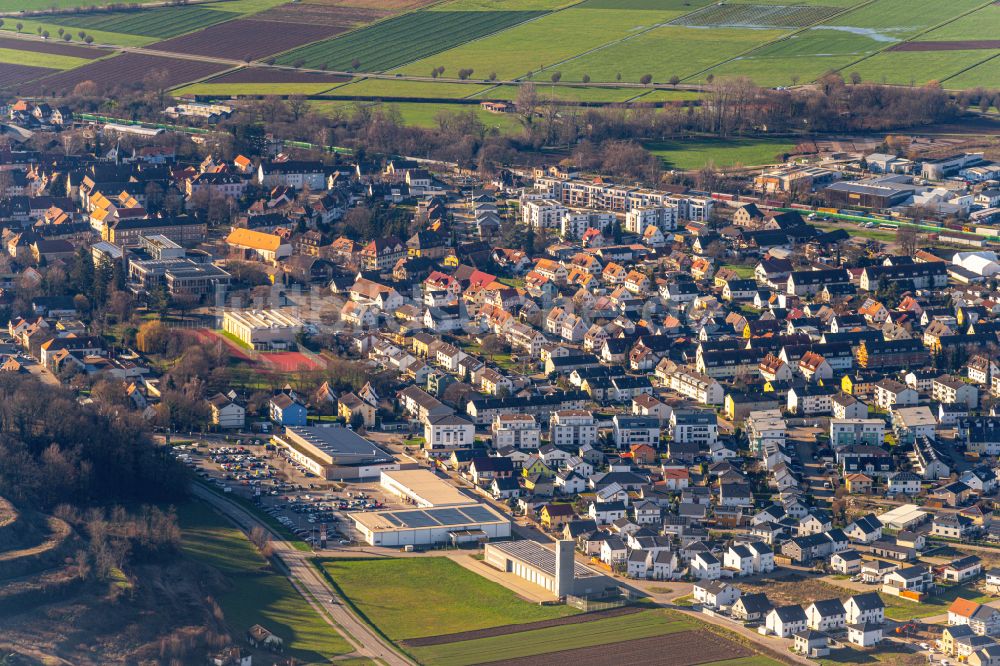 Kenzingen von oben - Wohngebiet der Mehrfamilienhaussiedlung in Kenzingen im Bundesland Baden-Württemberg, Deutschland