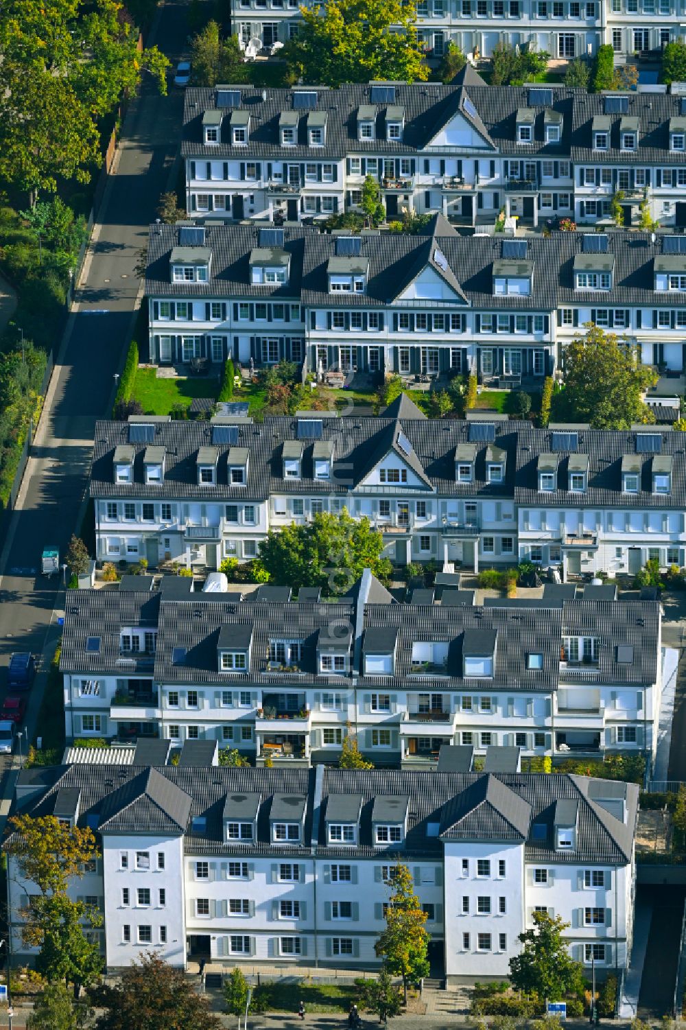 Luftbild Berlin - Wohngebiet der Mehrfamilienhaussiedlung In den Leonorengärten in Berlin, Deutschland