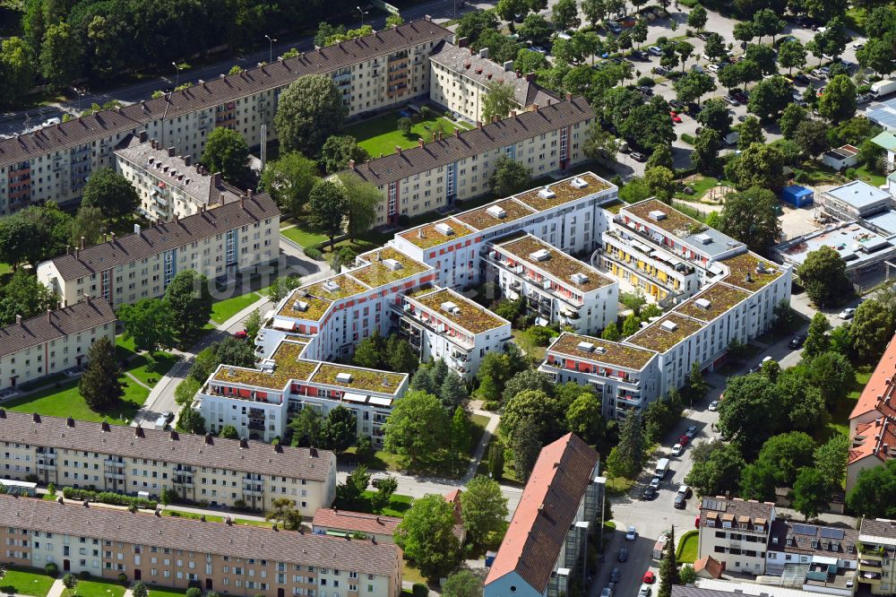 München von oben - Wohngebiet der Mehrfamilienhaussiedlung in München im Bundesland Bayern, Deutschland