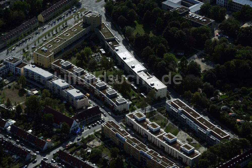 Luftaufnahme München, Berg am Laim - Wohngebiet einer Mehrfamilienhaussiedlung in München, Berg am Laim im Bundesland Bayern