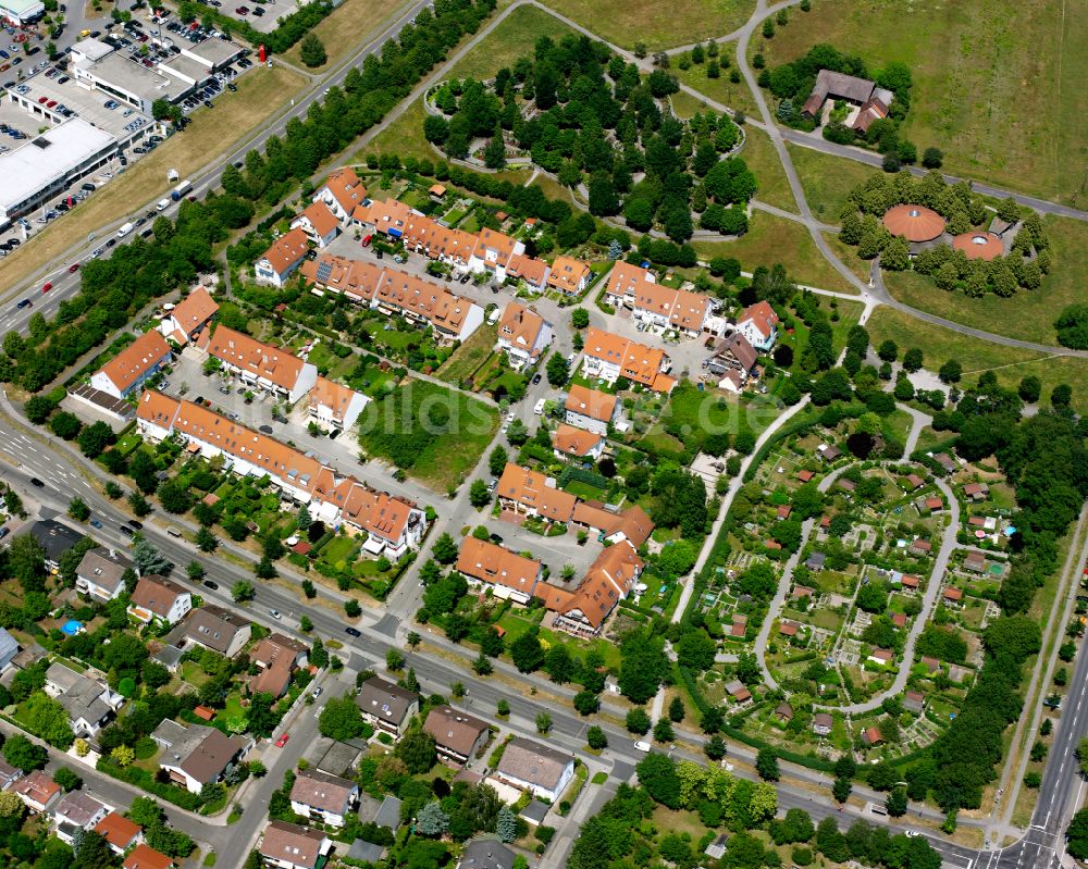 Luftbild Karlsruhe - Wohngebiet der Mehrfamilienhaussiedlung neben einer Kleingartensiedlung in Karlsruhe im Bundesland Baden-Württemberg, Deutschland