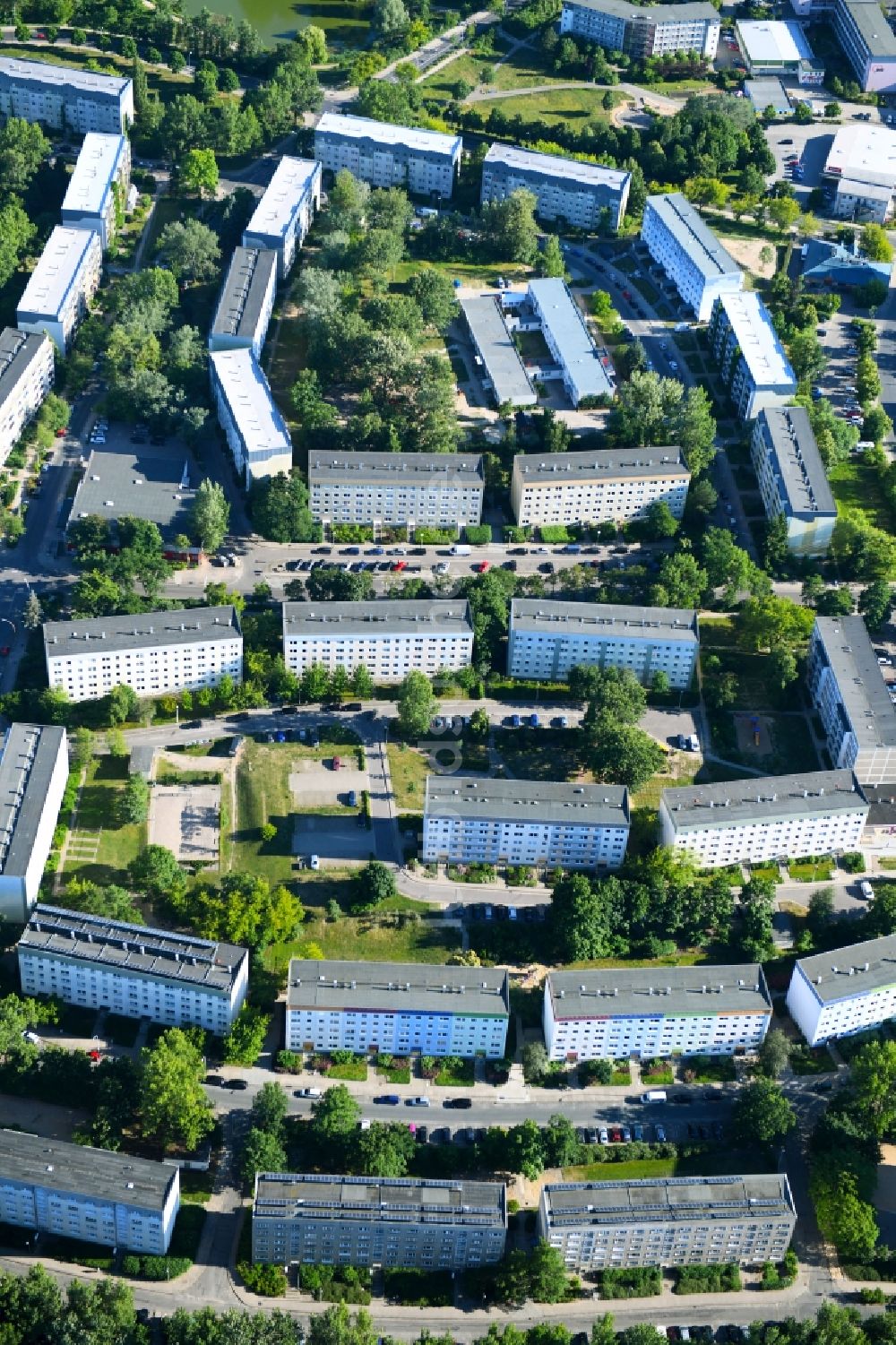 Luftbild Neubrandenburg - Wohngebiet einer Mehrfamilienhaussiedlung in Neubrandenburg im Bundesland Mecklenburg-Vorpommern, Deutschland