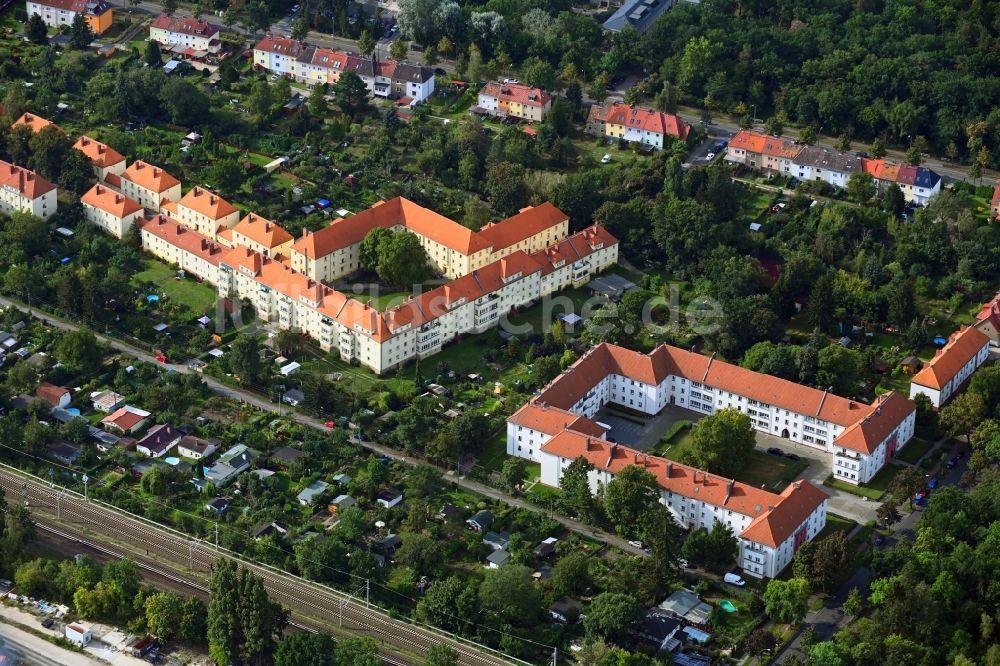 Luftaufnahme Berlin - Wohngebiet einer Mehrfamilienhaussiedlung im Ortsteil Niederschöneweide in Berlin, Deutschland