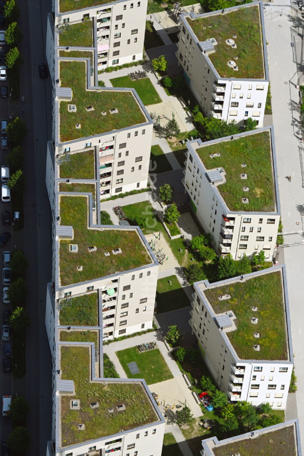 München von oben - Wohngebiet der Mehrfamilienhaussiedlung im Ortsteil Pasing-Obermenzing in München im Bundesland Bayern, Deutschland