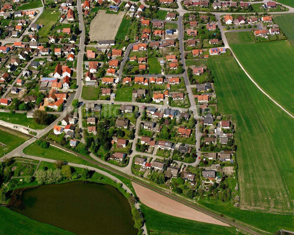 Petersaurach aus der Vogelperspektive: Wohngebiet der Mehrfamilienhaussiedlung in Petersaurach im Bundesland Bayern, Deutschland