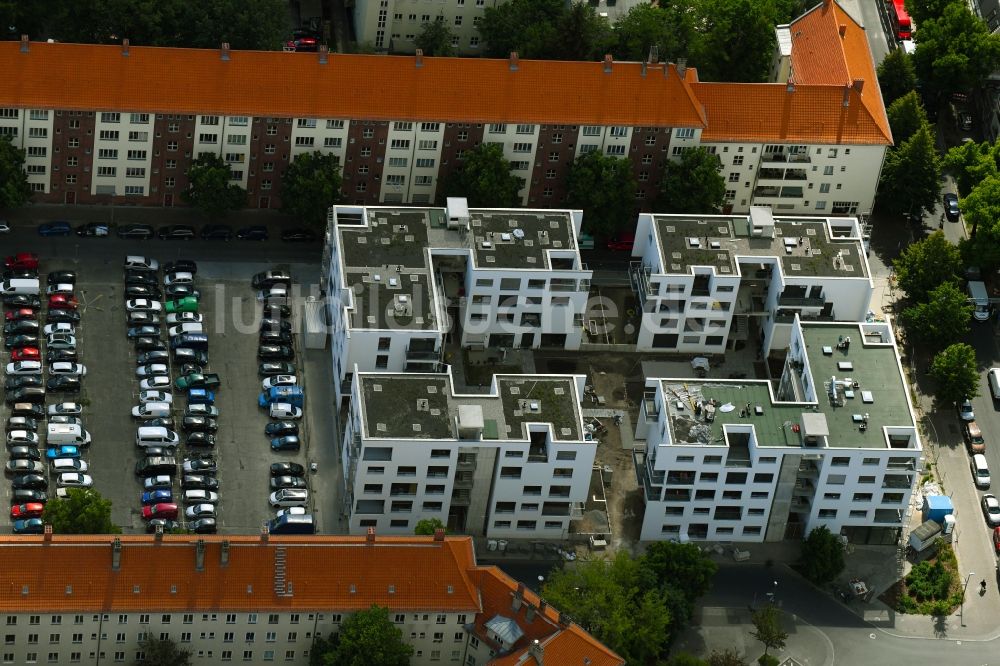 Berlin von oben - Wohngebiet der Mehrfamilienhaussiedlung am Pistoriusplatz im Ortsteil Weißensee in Berlin, Deutschland
