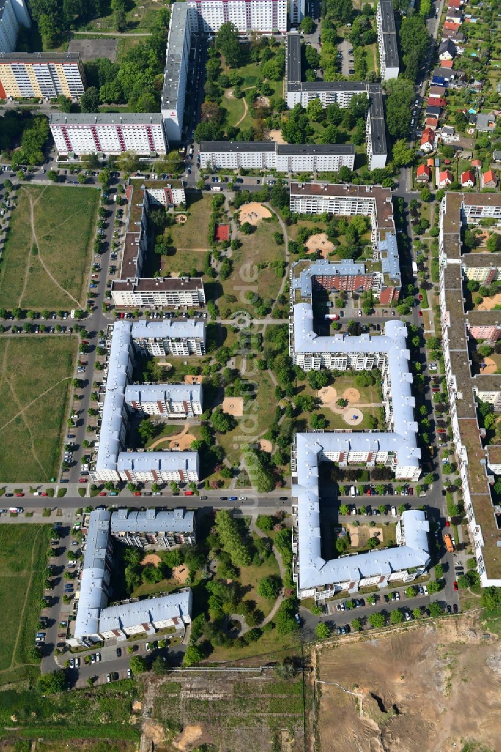 Luftbild Berlin - Wohngebiet einer Mehrfamilienhaussiedlung Plauener Straße - Sollstädter Straße - Arendsweg im Ortsteil Hohenschönhausen in Berlin, Deutschland