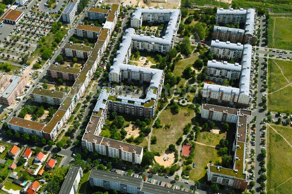 Luftaufnahme Berlin - Wohngebiet einer Mehrfamilienhaussiedlung Plauener Straße - Sollstädter Straße - Arendsweg im Ortsteil Hohenschönhausen in Berlin, Deutschland