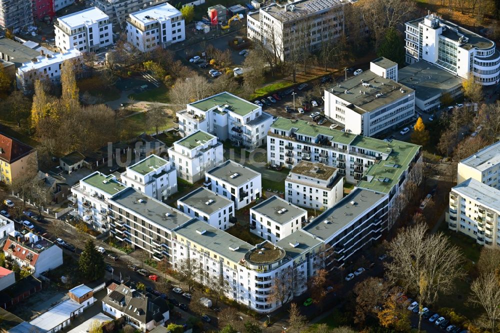 Luftaufnahme Berlin - Wohngebiet der Mehrfamilienhaussiedlung Reichenberger Straße - Küstriner Straße im Ortsteil Hohenschönhausen in Berlin, Deutschland
