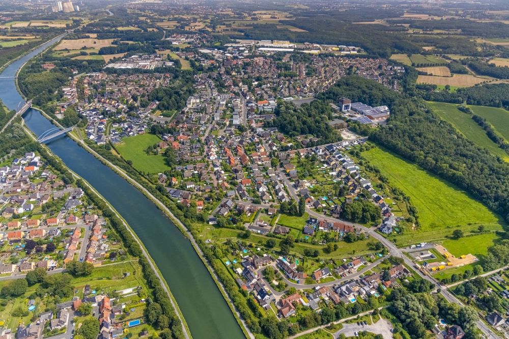 Rünthe von oben - Wohngebiet der Mehrfamilienhaussiedlung in Rünthe im Bundesland Nordrhein-Westfalen, Deutschland