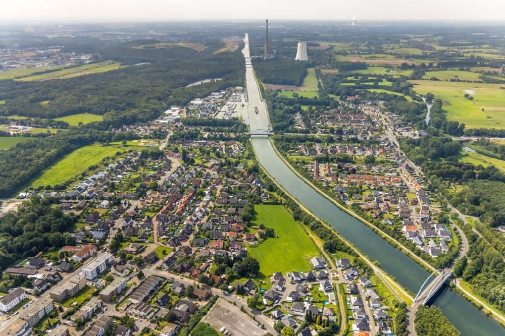 Rünthe von oben - Wohngebiet der Mehrfamilienhaussiedlung in Rünthe im Bundesland Nordrhein-Westfalen, Deutschland