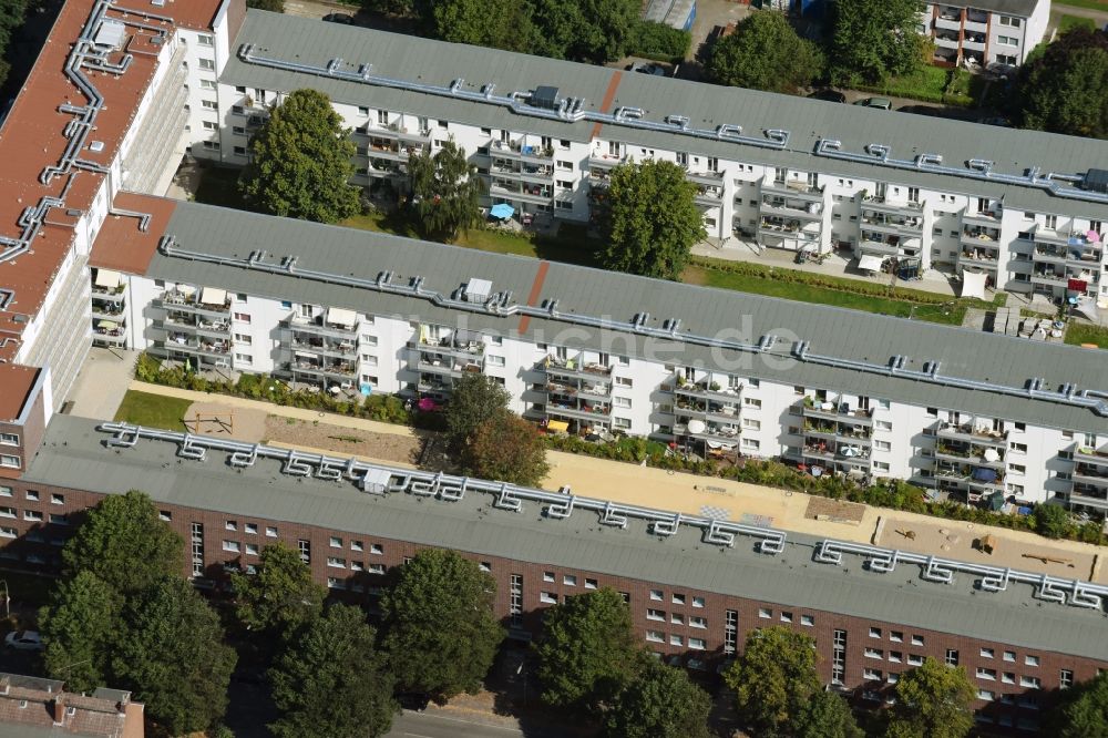 Luftaufnahme Hamburg - Wohngebiet einer Mehrfamilienhaussiedlung am Rungestieg im Stadtteil Barmbek-Nord in Hamburg