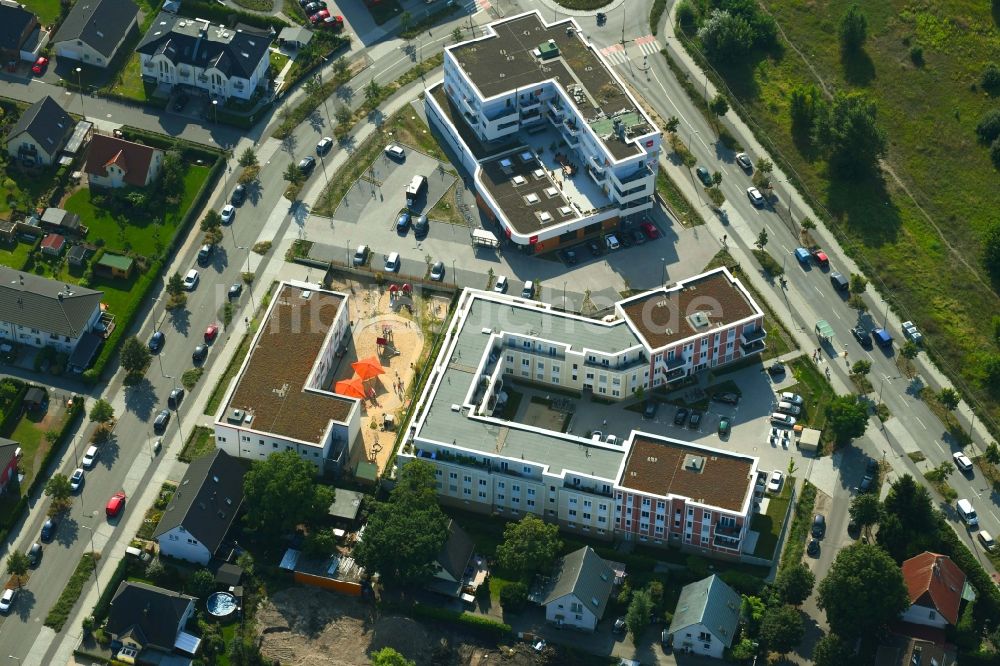 Luftaufnahme Berlin - Wohngebiet der Mehrfamilienhaussiedlung Stadtquartier VivaCity im Ortsteil Johannisthal in Berlin, Deutschland