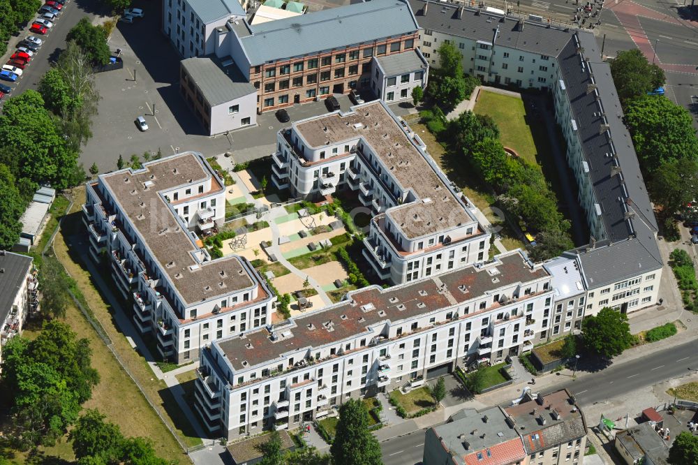 Luftaufnahme Berlin - Wohngebiet einer Mehrfamilienhaussiedlung im Stadtteil Köpenick in Berlin, Deutschland