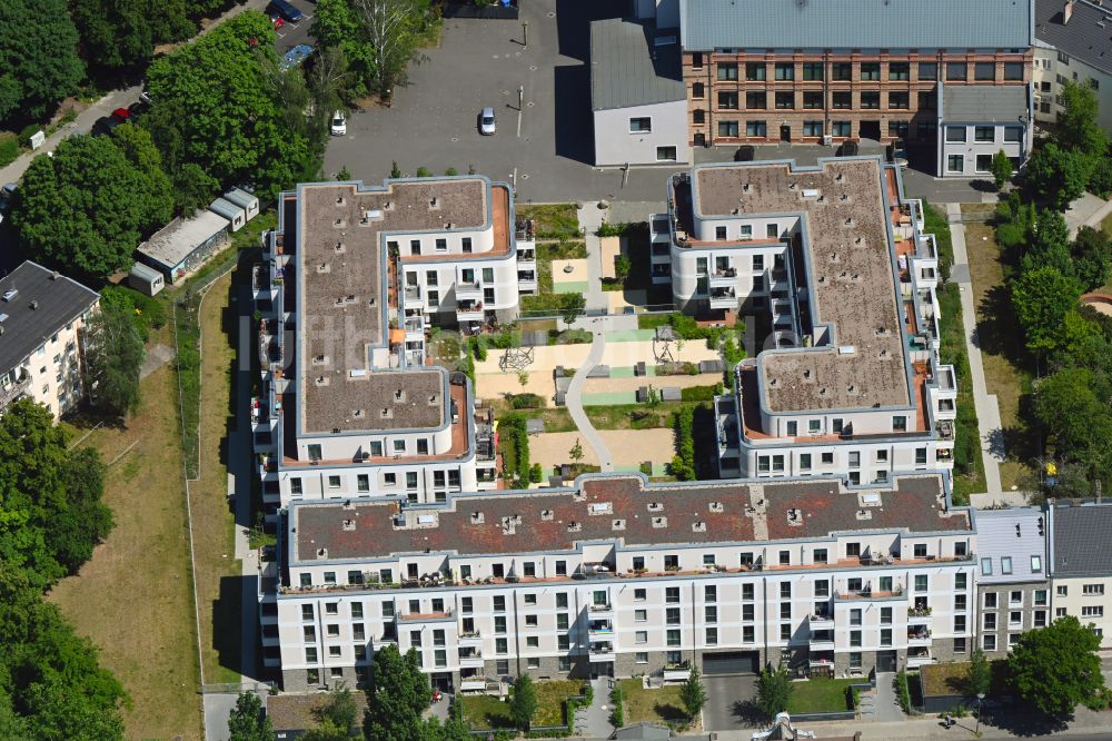 Berlin von oben - Wohngebiet einer Mehrfamilienhaussiedlung im Stadtteil Köpenick in Berlin, Deutschland