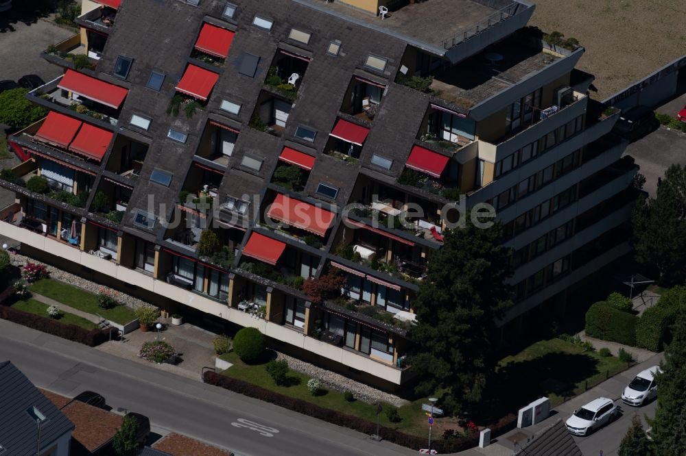 Luftbild Meersburg - Wohngebiet der Mehrfamilienhaussiedlung mit trapezförmigen Gebäuden in Meersburg im Bundesland Baden-Württemberg, Deutschland