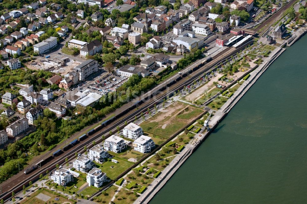Luftbild Bingen am Rhein - Wohngebiet einer Mehrfamilienhaussiedlung am Ufer- und Flußverlauf des Rheins in Bingen am Rhein im Bundesland Rheinland-Pfalz, Deutschland