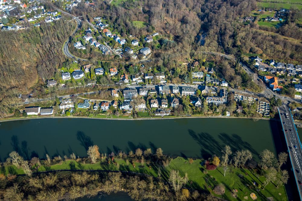 Luftbild Mülheim an der Ruhr - Wohngebiet einer Mehrfamilienhaussiedlung am Ufer- und Flussverlauf der Ruhr in Mülheim an der Ruhr im Bundesland Nordrhein-Westfalen, Deutschland