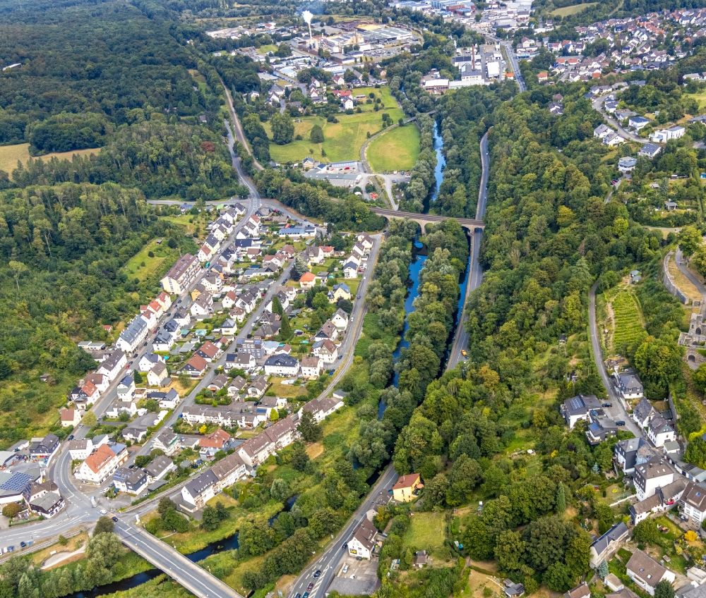 Luftaufnahme Arnsberg - Wohngebiet der Mehrfamilienhaussiedlung Unterm Römberge - Tiergartenstraße in Arnsberg im Bundesland Nordrhein-Westfalen, Deutschland