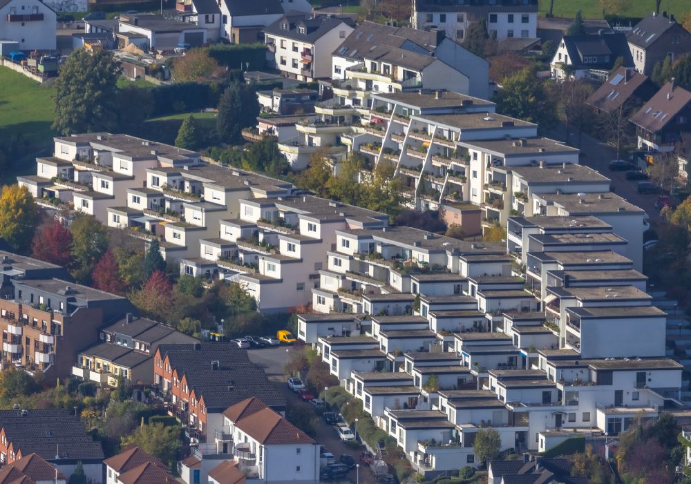 Westende von oben - Wohngebiet der Mehrfamilienhaussiedlung am Weg zum Poethen in Westende im Bundesland Nordrhein-Westfalen, Deutschland
