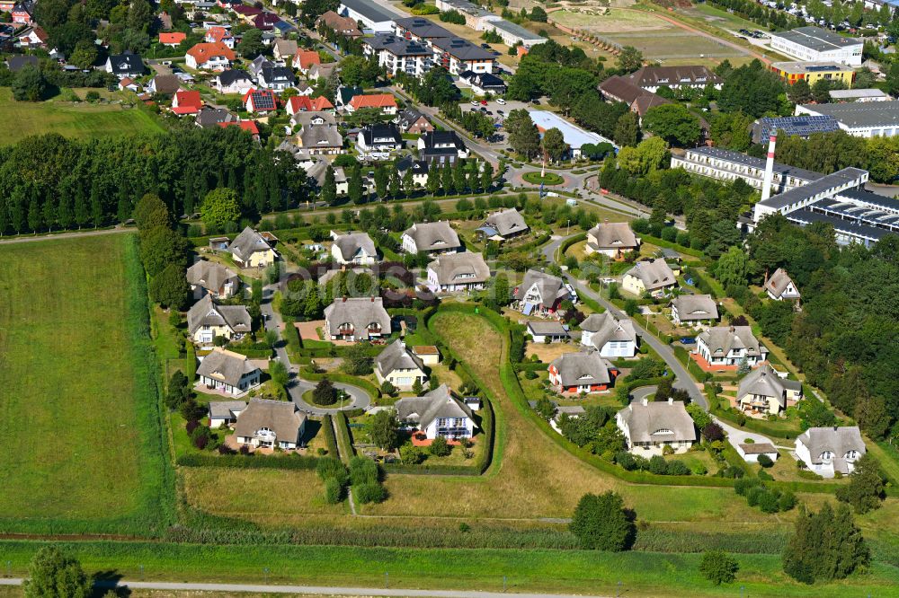 Luftaufnahme Zingst - Wohngebiet der Mehrfamilienhaussiedlung in Zingst im Bundesland Mecklenburg-Vorpommern, Deutschland