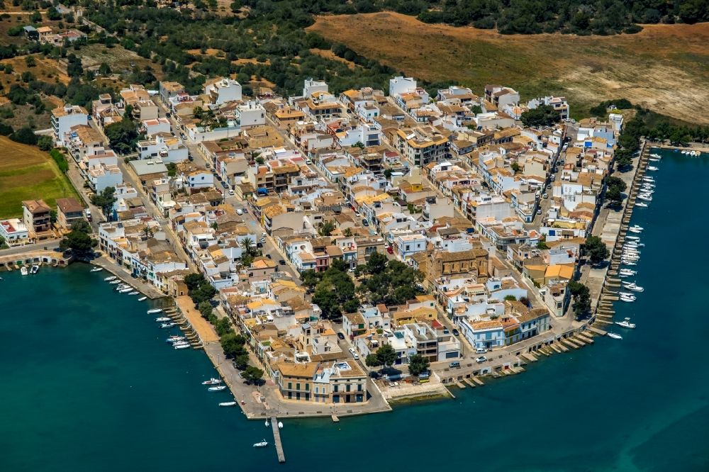 Luftaufnahme Felanitx - Wohngebiet der Mehrfamilienhaussiedlung zwischen Carrer de la Mar und Carrer del Carme in Felanitx in Balearische Insel Mallorca, Spanien