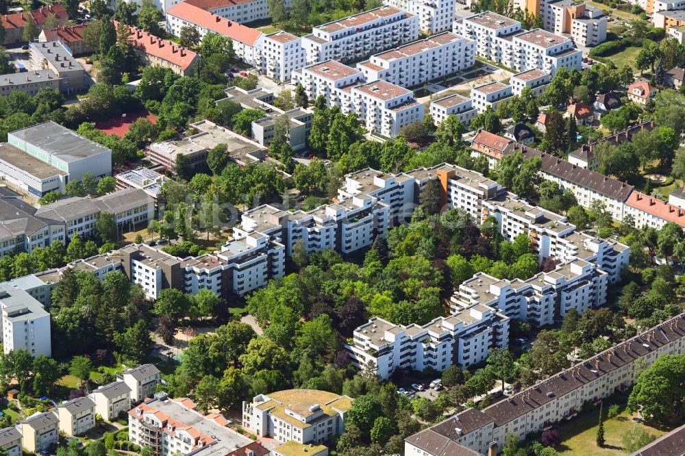 Luftbild Berlin - Wohngebiet der Mehrfamilienhaussiedlung zwischen Frobenstraße - Seydlitzstraße und Dessauer Staße in Berlin, Deutschland