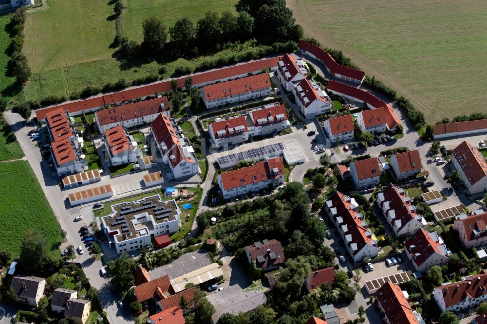 Schwabach aus der Vogelperspektive: Wohngebiet der Mehrfamilienhaussiedlung zwischen Hölderlinstraße und Herderstraße in Schwabach im Bundesland Bayern, Deutschland