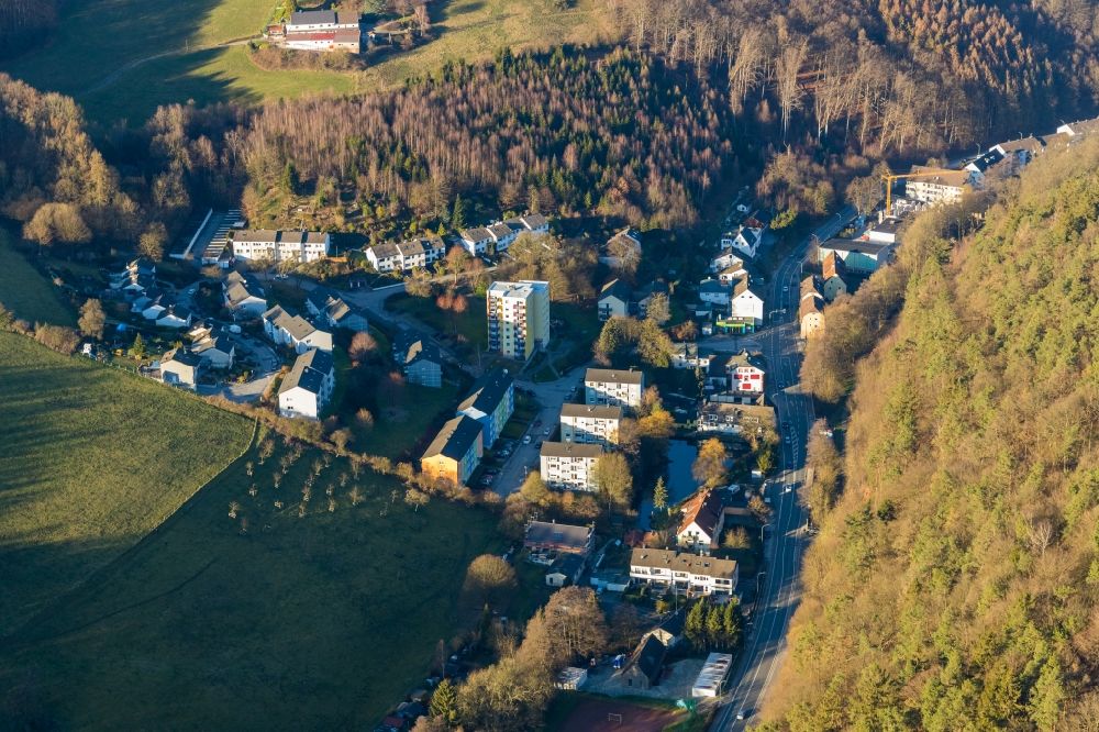 Luftbild Ennepetal - Wohngebiet - Mischbebauung der Mehr- und Einfamilienhaussiedlung an der Bachstraße im Ortsteil Hasperbach in Ennepetal im Bundesland Nordrhein-Westfalen, Deutschland