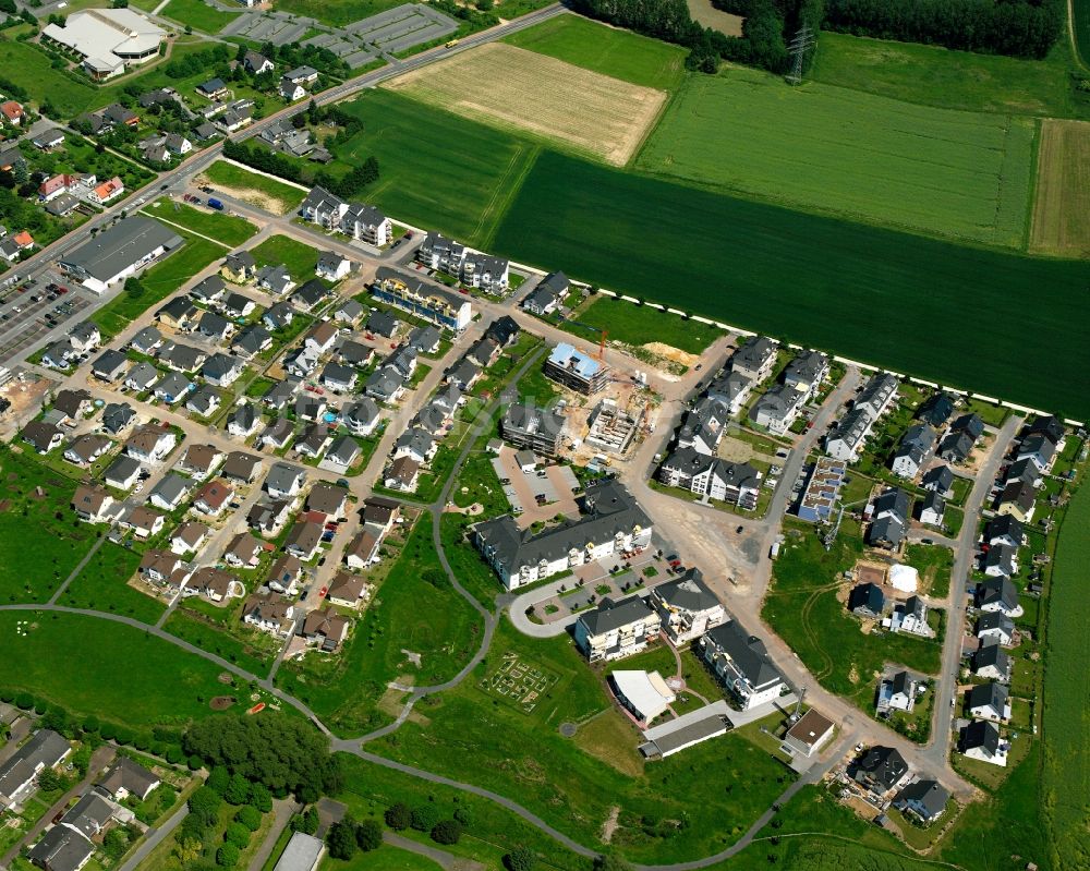 Limburg an der Lahn von oben - Wohngebiet - Mischbebauung der Mehr- und Einfamilienhaussiedlung in Blumenrod im Bundesland Hessen, Deutschland