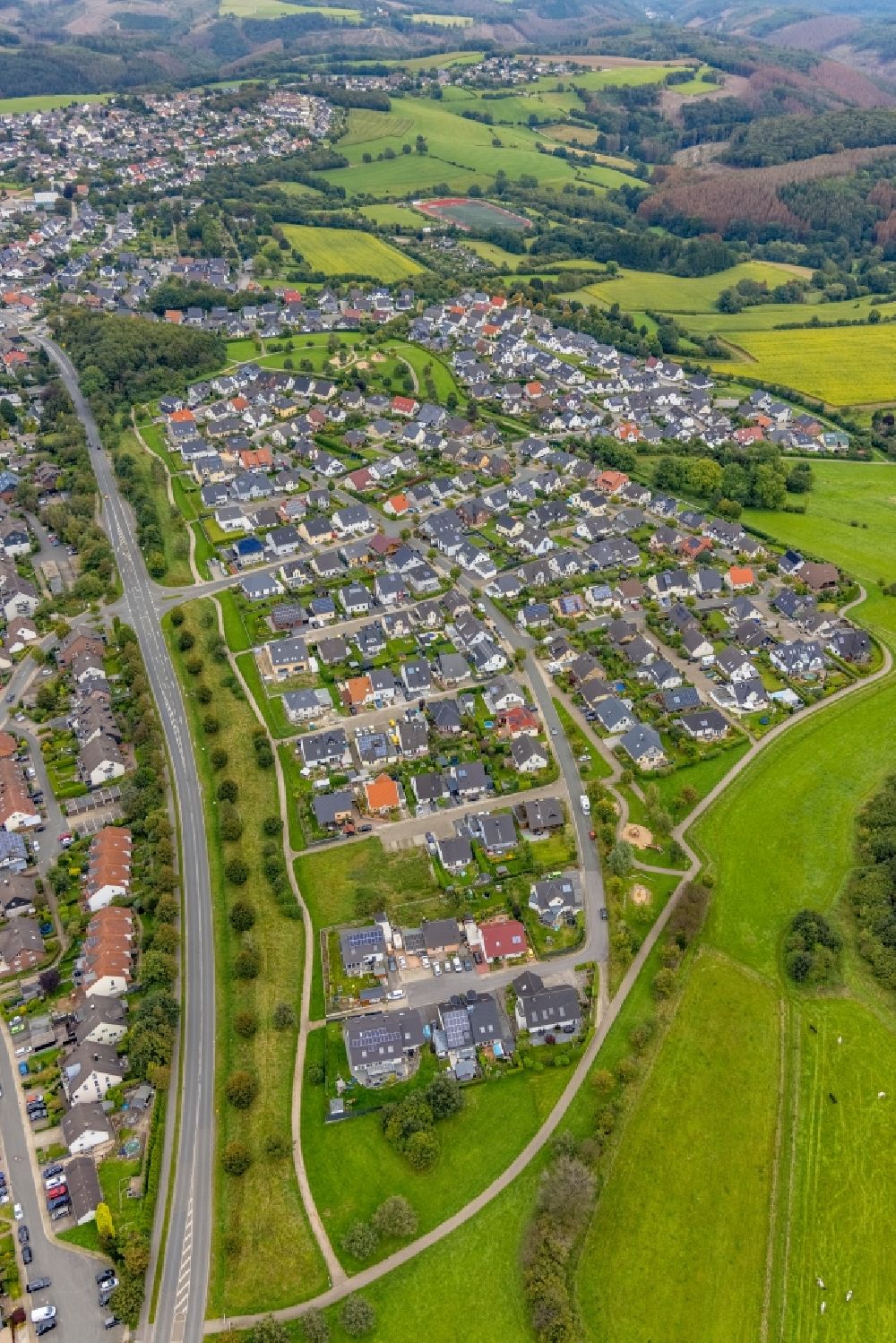 Breckerfeld von oben - Wohngebiet - Mischbebauung der Mehr- und Einfamilienhaussiedlung in Breckerfeld im Bundesland Nordrhein-Westfalen, Deutschland