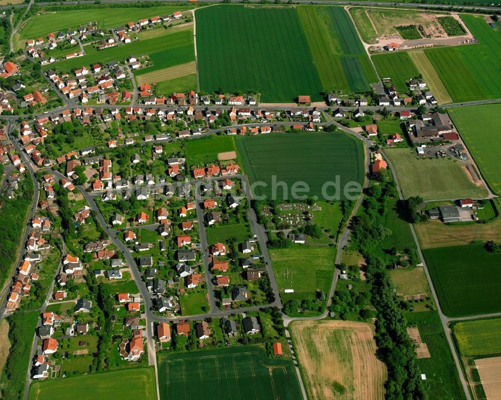 Breitenbach von oben - Wohngebiet - Mischbebauung der Mehr- und Einfamilienhaussiedlung in Breitenbach im Bundesland Hessen, Deutschland