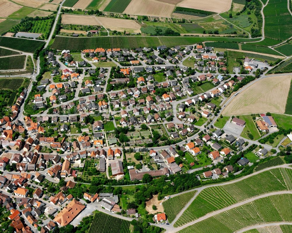 Cleebronn von oben - Wohngebiet - Mischbebauung der Mehr- und Einfamilienhaussiedlung in Cleebronn im Bundesland Baden-Württemberg, Deutschland