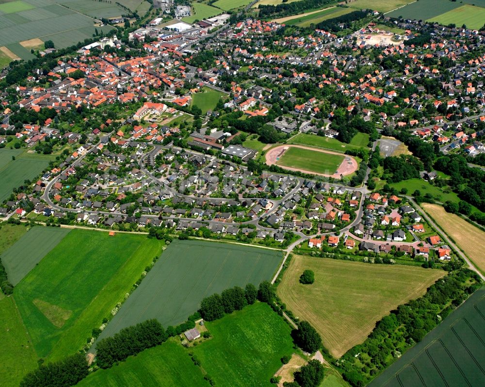 Luftaufnahme Dransfeld - Wohngebiet - Mischbebauung der Mehr- und Einfamilienhaussiedlung in Dransfeld im Bundesland Niedersachsen, Deutschland