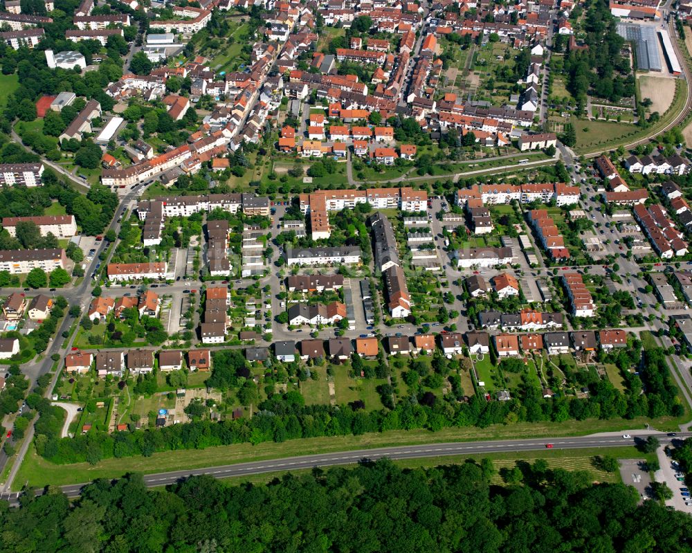 Luftaufnahme Durlach - Wohngebiet - Mischbebauung der Mehr- und Einfamilienhaussiedlung in Durlach im Bundesland Baden-Württemberg, Deutschland