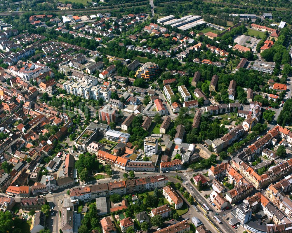 Luftaufnahme Durlach - Wohngebiet - Mischbebauung der Mehr- und Einfamilienhaussiedlung in Durlach im Bundesland Baden-Württemberg, Deutschland