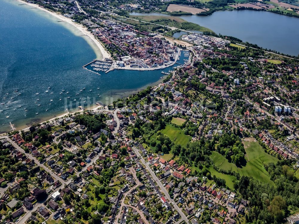 Luftbild Eckernförde - Wohngebiet - Mischbebauung einer Mehr- und Einfamilienhaussiedlung in Eckernförde im Bundesland Schleswig-Holstein, Deutschland