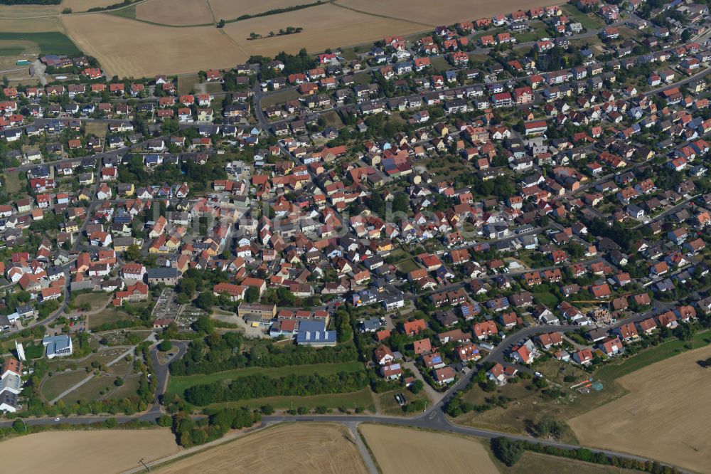 Eisingen von oben - Wohngebiet - Mischbebauung der Mehr- und Einfamilienhaussiedlung in Eisingen im Bundesland Bayern, Deutschland