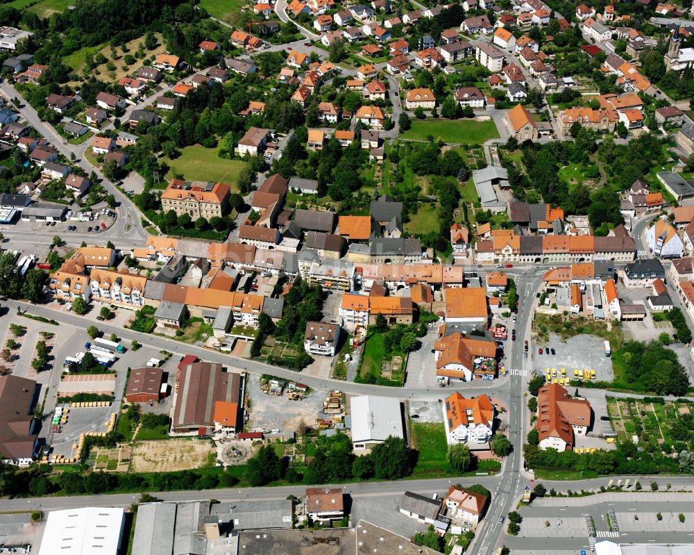 Eppingen von oben - Wohngebiet - Mischbebauung der Mehr- und Einfamilienhaussiedlung in Eppingen im Bundesland Baden-Württemberg, Deutschland
