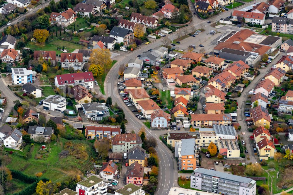 Luftaufnahme Ettenheim - Wohngebiet - Mischbebauung der Mehr- und Einfamilienhaussiedlung in Ettenheim im Bundesland Baden-Württemberg, Deutschland