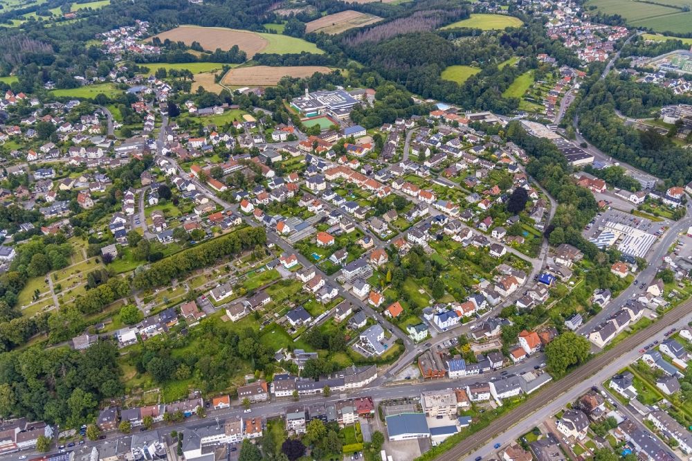 Luftbild Fröndenberg/Ruhr - Wohngebiet - Mischbebauung der Mehr- und Einfamilienhaussiedlung in Fröndenberg/Ruhr im Bundesland Nordrhein-Westfalen, Deutschland