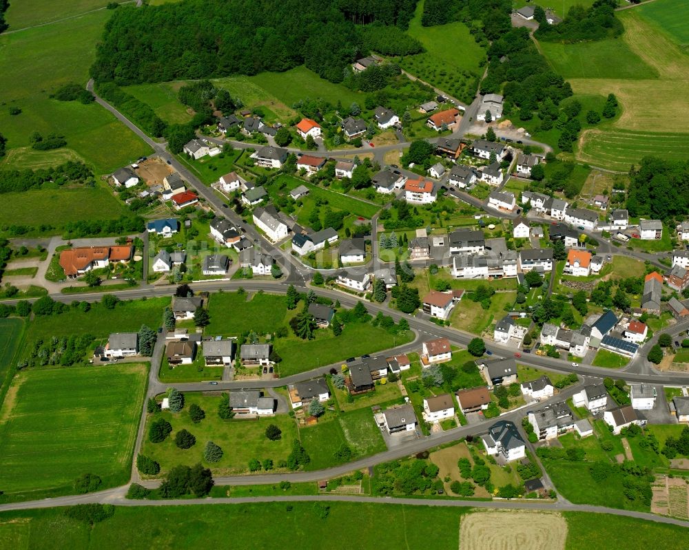 Fussingen von oben - Wohngebiet - Mischbebauung der Mehr- und Einfamilienhaussiedlung in Fussingen im Bundesland Hessen, Deutschland