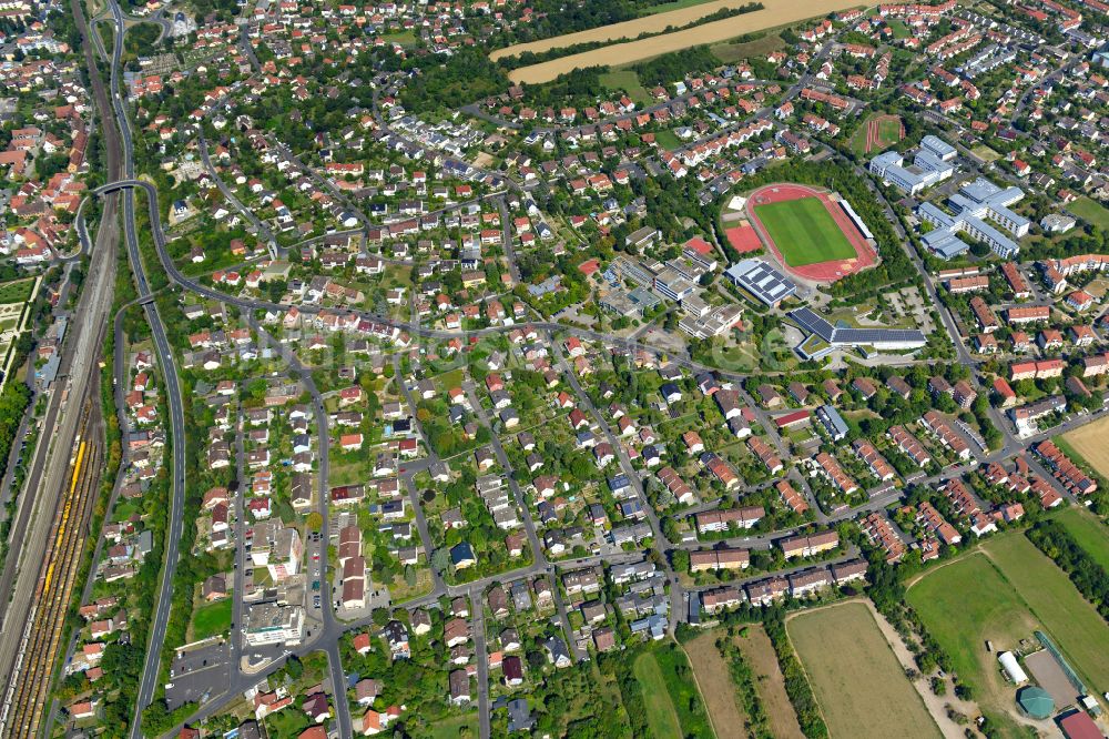 Gadheim aus der Vogelperspektive: Wohngebiet - Mischbebauung der Mehr- und Einfamilienhaussiedlung in Gadheim im Bundesland Bayern, Deutschland