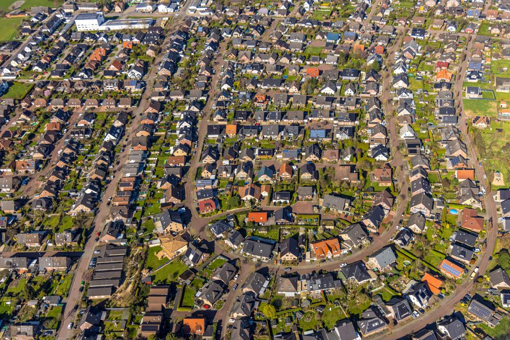 Luftbild Haldern - Wohngebiet - Mischbebauung der Mehr- und Einfamilienhaussiedlung in Haldern im Bundesland Nordrhein-Westfalen, Deutschland