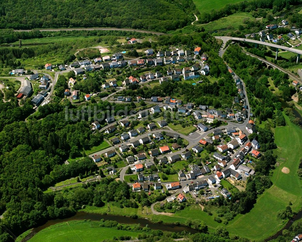 Luftbild Hammerstein - Wohngebiet - Mischbebauung der Mehr- und Einfamilienhaussiedlung in Hammerstein im Bundesland Rheinland-Pfalz, Deutschland