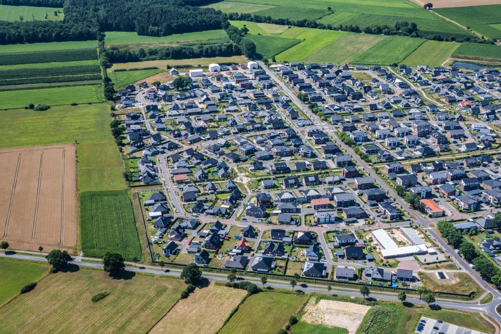 Luftbild Harsefeld - Wohngebiet - Mischbebauung der Mehr- und Einfamilienhaussiedlung in Harsefeld im Bundesland Niedersachsen, Deutschland