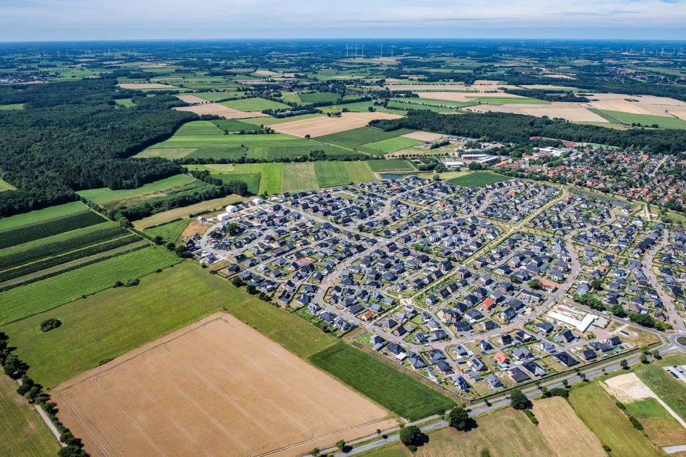 Luftaufnahme Harsefeld - Wohngebiet - Mischbebauung der Mehr- und Einfamilienhaussiedlung in Harsefeld im Bundesland Niedersachsen, Deutschland