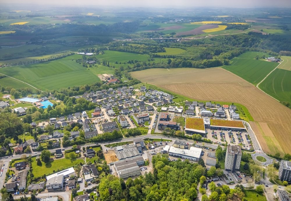 Luftbild Heiligenhaus - Wohngebiet - Mischbebauung der Mehr- und Einfamilienhaussiedlung in Heiligenhaus im Bundesland Nordrhein-Westfalen, Deutschland