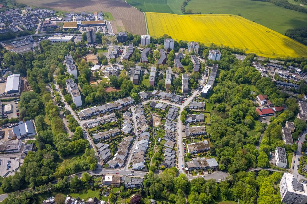 Luftbild Heiligenhaus - Wohngebiet - Mischbebauung der Mehr- und Einfamilienhaussiedlung in Heiligenhaus im Bundesland Nordrhein-Westfalen, Deutschland